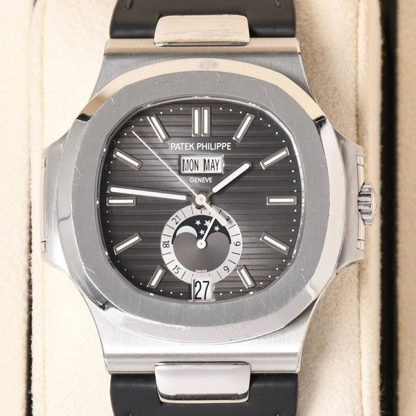 Very Good Condition PATEK PHILIPPE Patek Philippe Nautilus 5711G-001 Nautilus Black Dial SS Watch 2020 Guarantee Included Used 4a002318