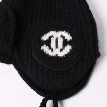 画像をギャラリービューアに読み込む, 新品未使用 CHANEL シャネル 26AW フライトキャップ パイロットキャップ ボンボン付き ニット帽 AAB271 ココマーク カシミヤ シルク ブラック 中古 4a001771