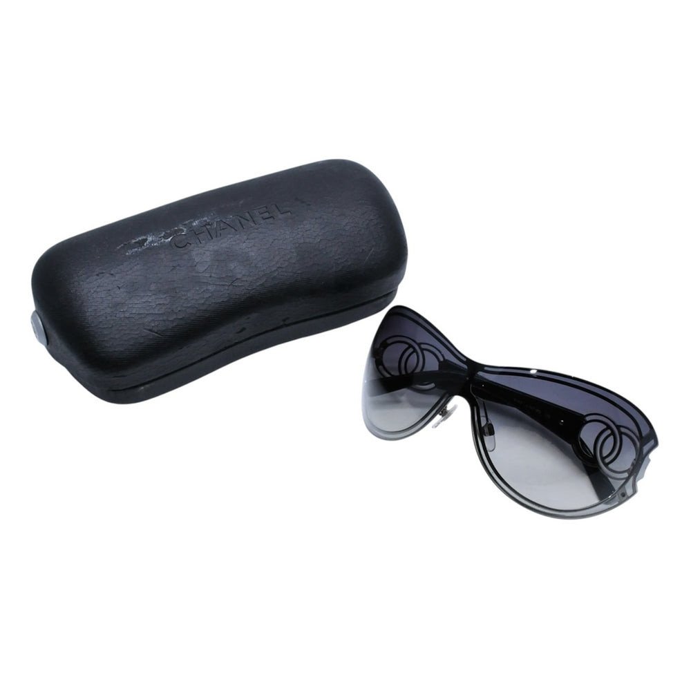 極美品 CHANEL シャネル シールド サングラス アイウェア 4144 c.127/8G サイズ125 ココマーク ブラック シルバー 中古 4a002132
