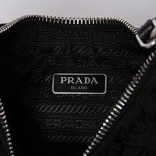 画像をギャラリービューアに読み込む, 極美品 PRADA プラダ ホーボー ワンショルダーバッグ 1NE204 トライアングルロゴ 三角ロゴプレート ナイロン ブラック 中古 4a001931