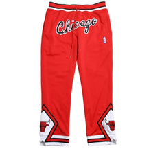 画像をギャラリービューアに読み込む, 新品同様 Mitchell&amp;Ness Just Don ミッチェルアンドネス ジャストドンコラボ シカゴブルズ トラックパンツ ジャージパンツ レッド ホワイト ブラック Mサイズ 4a002289 中古