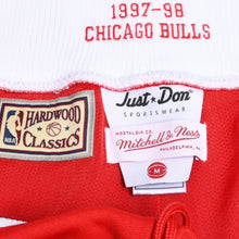 画像をギャラリービューアに読み込む, 新品同様 Mitchell&amp;Ness Just Don ミッチェルアンドネス ジャストドンコラボ シカゴブルズ トラックパンツ ジャージパンツ レッド ホワイト ブラック Mサイズ 4a002289 中古