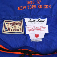 画像をギャラリービューアに読み込む, 新品同様 Mitchell&amp;Ness Just Don ミッチェルアンドネス ジャストドンコラボ ニューヨークニックス トラックパンツ ブルー オレンジ ブラック Lサイズ 中古 4a002288