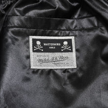 Load image into Gallery viewer, 新品同様 Mitchell&amp;Ness x Mastermind world ミッチェルアンドネス × マスターマインドワールド TEAR PANTS サイズ L ブラック スカル 中古 4a002177