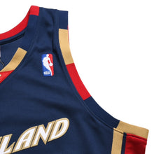 画像をギャラリービューアに読み込む, 新品同様品 Mitchell&amp;Ness ミッチェルアンドネス クリーブランドキャバリアーズ レブロンジェームス 2008-09 スウィングマンユニフォーム ネイビー Mサイズ 中古 4a002210