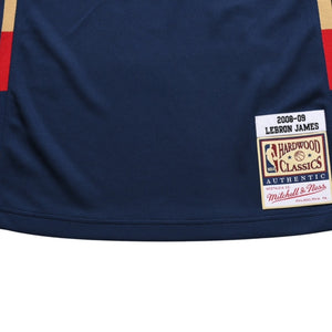 Like new Mitchell&Ness Mitchell &amp; Ness Cleveland Cavaliers LeBron James 2008-09 Swingman Jersey Navy M size Used 4a002210