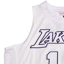 画像をギャラリービューアに読み込む, 新品同様品 Mitchell&amp;Ness ミッチェルアンドネス ロサンゼルスレイカーズ 2012 クリスマスデー スティーブナッシュ スウィングマンユニフォーム Lサイズ ホワイト 中古 4a002275