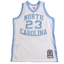 画像をギャラリービューアに読み込む, 新品同様品 Mitchell&amp;Ness ミッチェルアンドネス ノースカロライナ大 マイケルジョーダン ユニフォーム ノースカロライナブルー サイズL 中古 4a002311