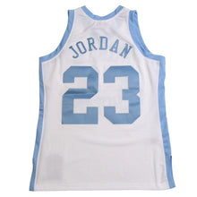 画像をギャラリービューアに読み込む, 新品同様品 Mitchell&amp;Ness ミッチェルアンドネス ノースカロライナ大 マイケルジョーダン ユニフォーム ノースカロライナブルー サイズL 中古 4a002311