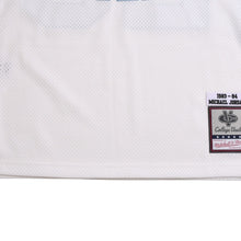 画像をギャラリービューアに読み込む, 新品同様品 Mitchell&amp;Ness ミッチェルアンドネス ノースカロライナ大 マイケルジョーダン ユニフォーム ノースカロライナブルー サイズL 中古 4a002311