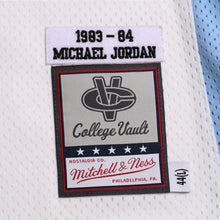 画像をギャラリービューアに読み込む, 新品同様品 Mitchell&amp;Ness ミッチェルアンドネス ノースカロライナ大 マイケルジョーダン ユニフォーム ノースカロライナブルー サイズL 中古 4a002311