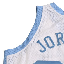画像をギャラリービューアに読み込む, 新品同様品 Mitchell&amp;Ness ミッチェルアンドネス ノースカロライナ大 マイケルジョーダン ユニフォーム ノースカロライナブルー サイズL 中古 4a002311