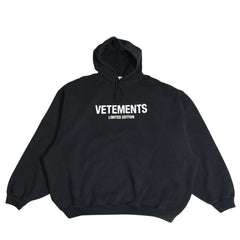 極美品 VETEMENTS ヴェトモン LIMITED EDITION ロゴパーカー プルオーバーフーディ オーバーサイズ ドロップショルダー ブラック Sサイズ 中古 4a003409