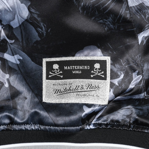 Like new Mitchell&Ness Mitchell &amp; Ness x mastermind world Printed Satin Jacket Skull Bone Camouflage Size L Used 4a002179