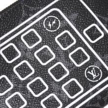 画像をギャラリービューアに読み込む, 極美品 LOUIS VUITTON ルイヴィトン iPadケース M64449 タブレットケース フラグメント ポーチ コラボ 藤原ヒロシ PVC レザー 中古 4a001936