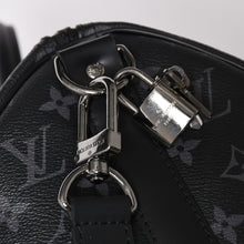 Load image into Gallery viewer, 新品同様 LOUIS VUITTON ルイヴィトン キーポル バンドリエール45 ボストンバッグ M40569 モノグラム エクリプス ブラック 中古 4a003443