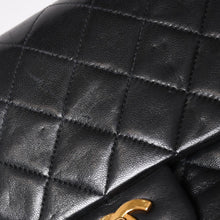 Load image into Gallery viewer, 極美品 CHANEL シャネル マトラッセ25 Wフラップ Wチェーンショルダーバッグ 1番台 ココマーク ラムスキン ブラック ゴールド金具 中古 4a003554