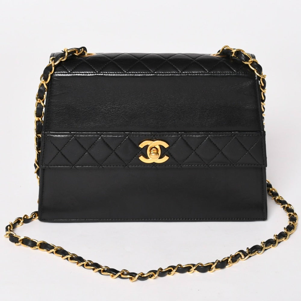 極美品 CHANEL シャネル 台形チェーンショルダーバッグ 1番台 ココマーク ラムスキン ブラック ゴールド金具 中古 4a003368