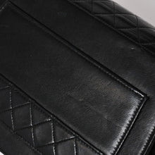 画像をギャラリービューアに読み込む, 極美品 CHANEL シャネル 台形チェーンショルダーバッグ 1番台 ココマーク ラムスキン ブラック ゴールド金具 中古 4a003368