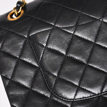 Load image into Gallery viewer, 極美品 CHANEL シャネル マトラッセ25 Wフラップ Wチェーンショルダーバッグ 1番台 ココマーク ラムスキン ブラック ゴールド金具 中古 4a003554
