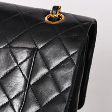 Load image into Gallery viewer, 極美品 CHANEL シャネル マトラッセ25 Wフラップ Wチェーンショルダーバッグ 1番台 ココマーク ラムスキン ブラック ゴールド金具 中古 4a003554