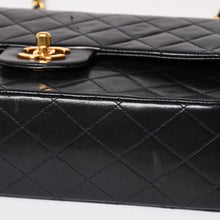 Load image into Gallery viewer, 極美品 CHANEL シャネル マトラッセ25 Wフラップ Wチェーンショルダーバッグ 1番台 ココマーク ラムスキン ブラック ゴールド金具 中古 4a003554
