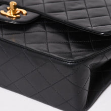 Load image into Gallery viewer, 極美品 CHANEL シャネル マトラッセ25 Wフラップ Wチェーンショルダーバッグ 1番台 ココマーク ラムスキン ブラック ゴールド金具 中古 4a003554