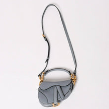 Load image into Gallery viewer, 極美品 Christian Dior クリスチャンディオール サドルマイクロバッグ クラウドブルー ミニバッグ 40XMA-0251 ゴールド金具 マグネット式 中古 4a003282