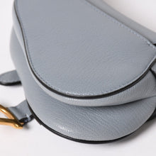 Load image into Gallery viewer, 極美品 Christian Dior クリスチャンディオール サドルマイクロバッグ クラウドブルー ミニバッグ 40XMA-0251 ゴールド金具 マグネット式 中古 4a003282
