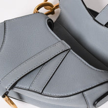Load image into Gallery viewer, 極美品 Christian Dior クリスチャンディオール サドルマイクロバッグ クラウドブルー ミニバッグ 40XMA-0251 ゴールド金具 マグネット式 中古 4a003282