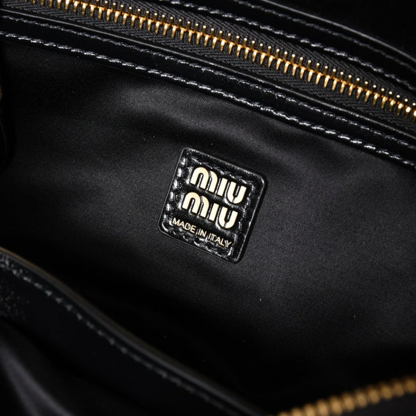 新品同様 MIUMIU ミュウミュウ レザー トップハンドルバッグ ハンドバッグ 5BB182 シャイニーカーフスキン ブラック ゴールド金具 中古 4a003356