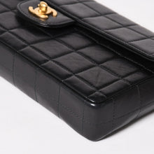 Load image into Gallery viewer, 極美品 CHANEL シャネル チョコバー チェーン ショルダーバッグ ラムスキン 黒×ゴールド レディース 6番台 中古 4a003534