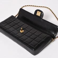 Load image into Gallery viewer, 極美品 CHANEL シャネル チョコバー チェーン ショルダーバッグ ラムスキン 黒×ゴールド レディース 6番台 中古 4a003534