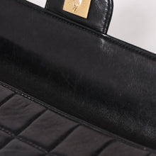 Load image into Gallery viewer, 極美品 CHANEL シャネル チョコバー チェーン ショルダーバッグ ラムスキン 黒×ゴールド レディース 6番台 中古 4a003534
