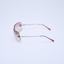 Load image into Gallery viewer, 極美品 CHANEL シャネル リムレス サングラス アイウェア 4017-D c.124/58 サイズ62□17 120 ココマーク ピンク グラデーション 中古 4a003370