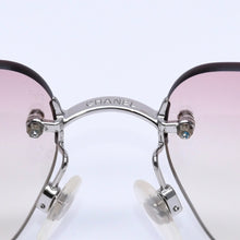 Load image into Gallery viewer, 極美品 CHANEL シャネル リムレス サングラス アイウェア 4017-D c.124/58 サイズ62□17 120 ココマーク ピンク グラデーション 中古 4a003370