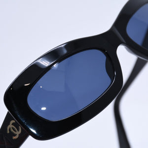 極美品 CHANEL シャネル サングラス アイウェア オバール型 ブラックフレーム ココマーク マトラッセ 5006 c.501/91 中古 4a003376