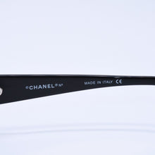 Load image into Gallery viewer, 極美品 CHANEL シャネル サングラス アイウェア オバール型 ブラックフレーム ココマーク マトラッセ 5006 c.501/91 中古 4a003376