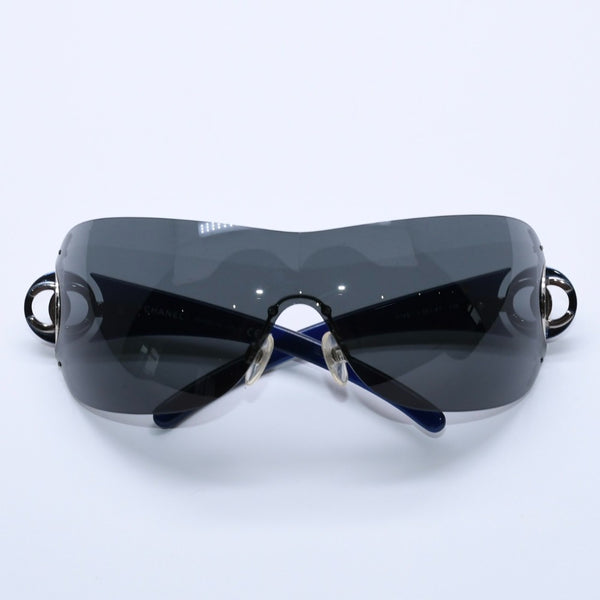 極美品 CHANEL シャネル サングラス アイウェア ココマーク シームレスレンズ ブルーフレーム 4145- c.351/87 中古 4a003380