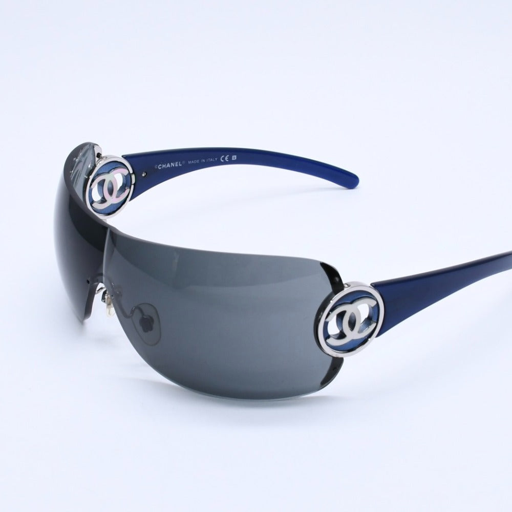 極美品 CHANEL シャネル サングラス アイウェア ココマーク シームレスレンズ ブルーフレーム 4145- c.351/87 中古 4a003380