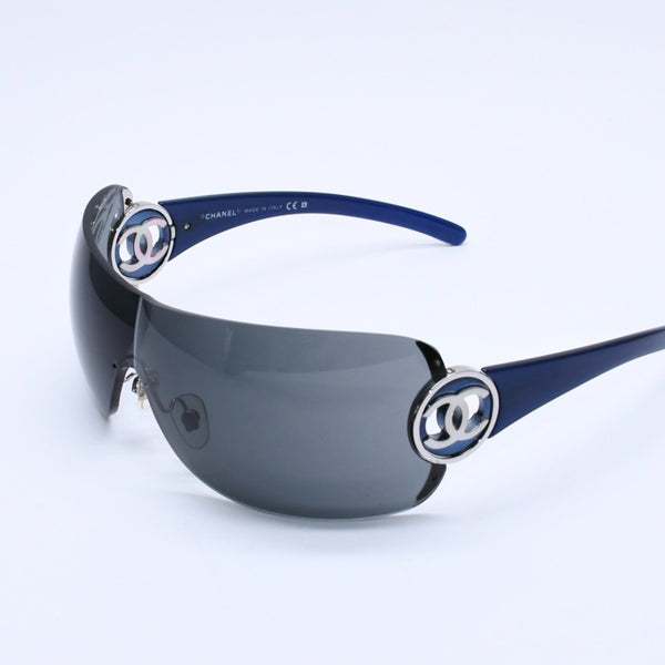 極美品 CHANEL シャネル サングラス アイウェア ココマーク シームレスレンズ ブルーフレーム 4145- c.351/87 中古 4a003380