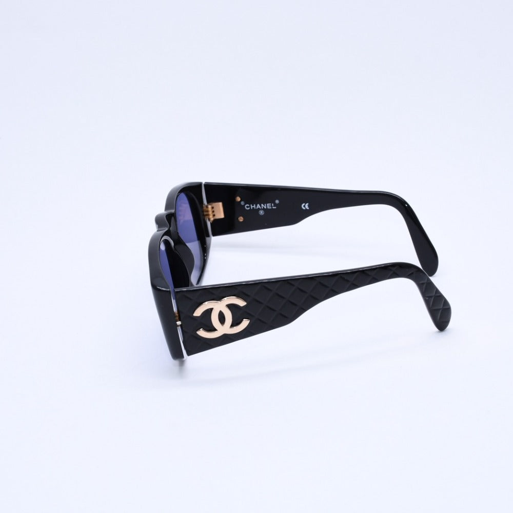 Very Good Condition CHANEL Matelasse Coco Mark Sunglasses Black Eyewear 01450 94305 Glasses Gold Hardware Used 4a003377