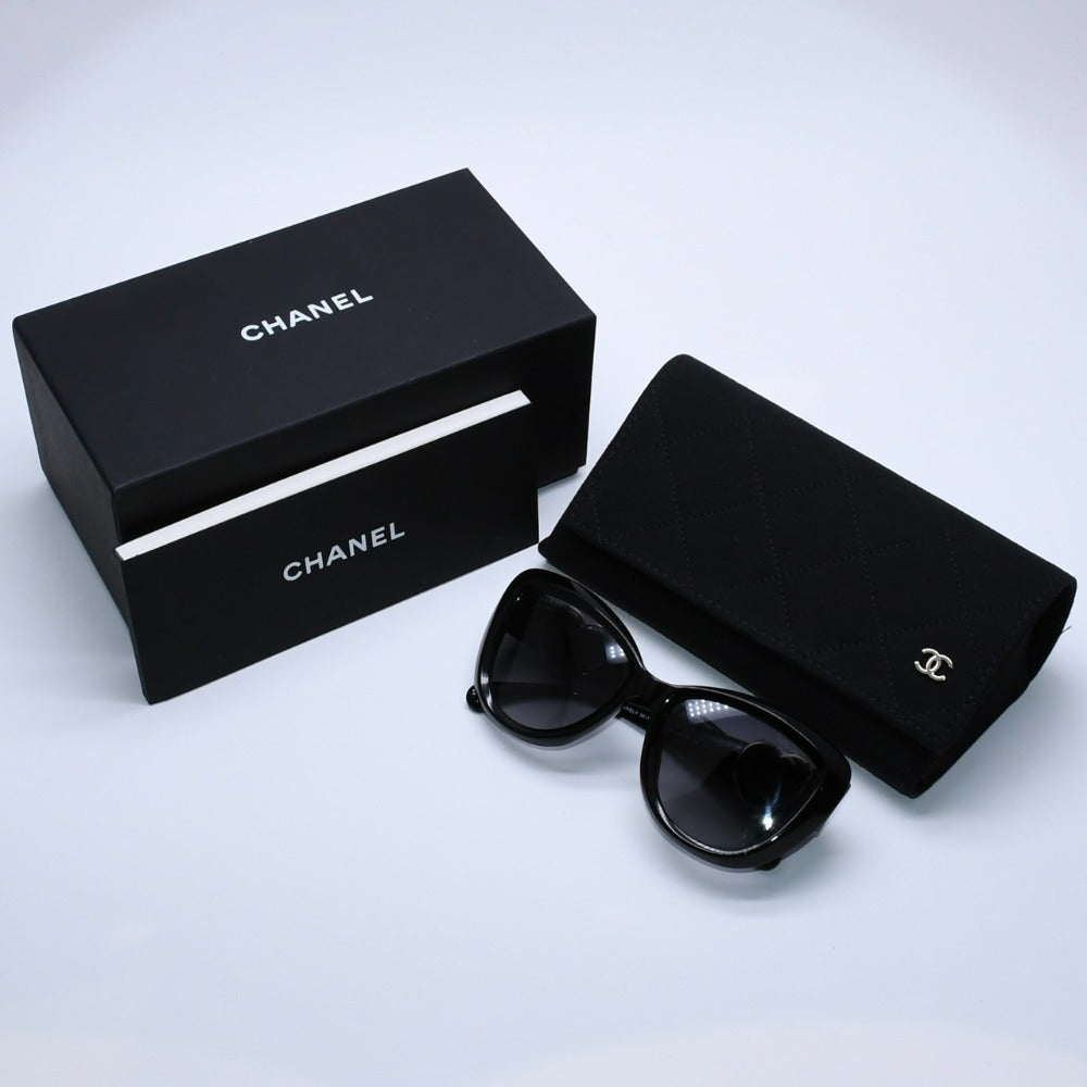 Mint condition CHANEL heart-shaped Coco Mark sunglasses, black, 5517-A, size 54◻18 140 Sunglasses (Used) 4a003371