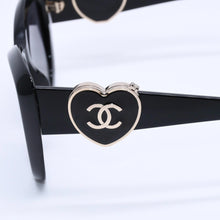 画像をギャラリービューアに読み込む, 極美品 CHANEL シャネル ハートシェイプココマークサングラス 黒 ブラック 5517-A 54◻︎18 140 Sunglasses 中古 4a003371