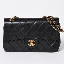 Load image into Gallery viewer, CHANEL シャネル マトラッセ23 Wフラップ Wチェーンショルダーバッグ A2500 1番台 ココマーク ラムスキン ブラック 美品 中古 4a002376