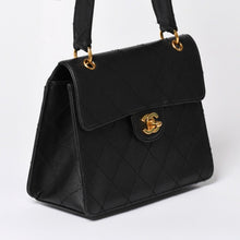 画像をギャラリービューアに読み込む, CHANEL シャネル マトラッセ ワンショルダーバッグ 5番台 ココマーク キャビアスキン キルティング ブラック ゴールド金具 美品 中古 4a002384
