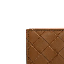 画像をギャラリービューアに読み込む, 新品同様品 BOTTEGA VENETA ボッテガヴェネタ イントレチャート パスポートケース キャメル ブラウン 中古 4a002424