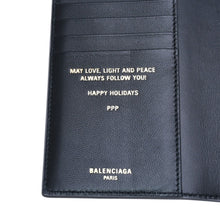 画像をギャラリービューアに読み込む, 極美品 BALENCIAGA バレンシアガ PASSPORT CASE パスポートケース グレー ゴールド ブラック 787742 中古 4a002436