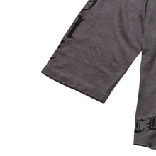 Load image into Gallery viewer, CHROME HEARTS クロムハーツ ヘンリーネック 7部袖Tシャツ サイズL ヴァインダガー セメタリークロス サンドグレー 美品 中古 4a002860