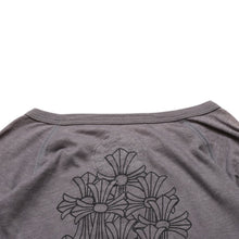 Load image into Gallery viewer, CHROME HEARTS クロムハーツ ヘンリーネック 7部袖Tシャツ サイズL ヴァインダガー セメタリークロス サンドグレー 美品 中古 4a002860
